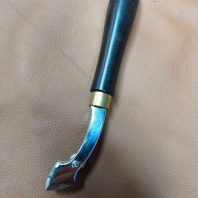 Adjustable edge creaser for leather crease lines