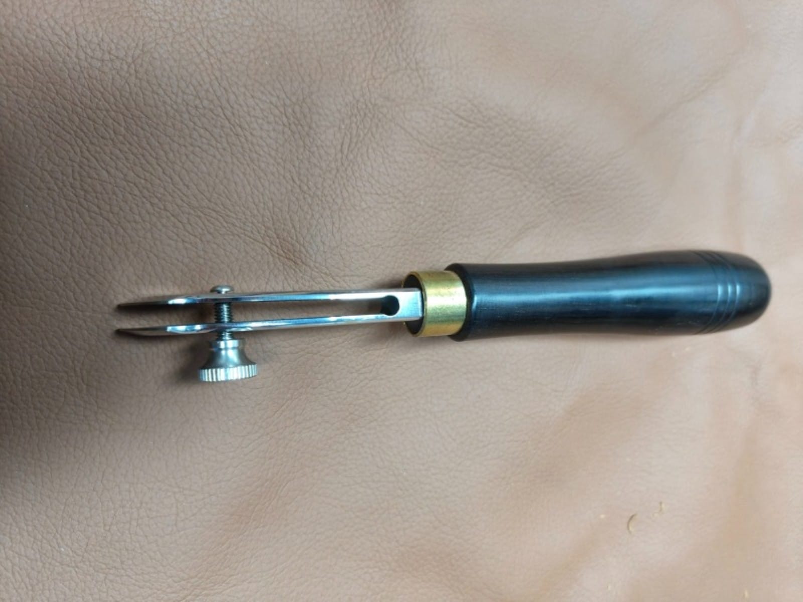 Leather edge creaser tool side profile