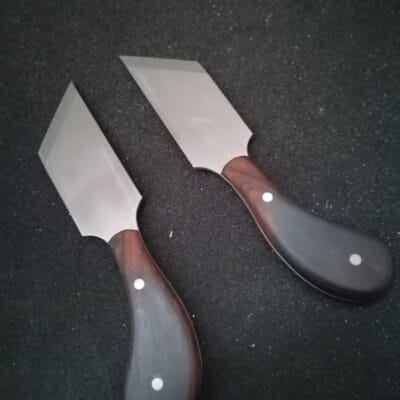 Left-handed leather skiving knife