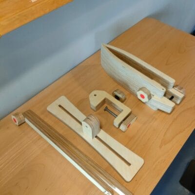 Stitching pony clamping leather workpiece