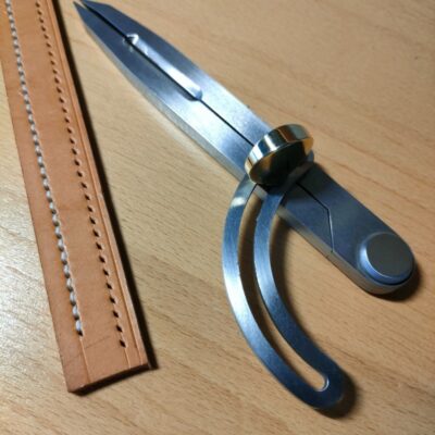 Kevin Lee wing divider angle view showing adjustment screw and arms