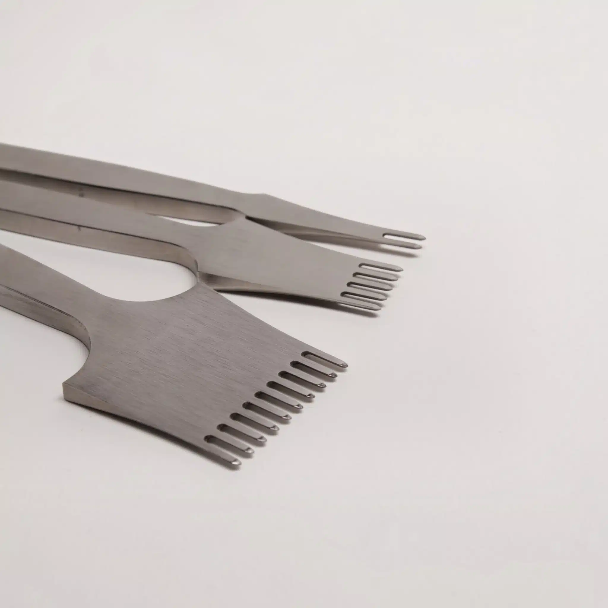 Close-up of diamond-shaped teeth on the Kevin Lee 4mm iron