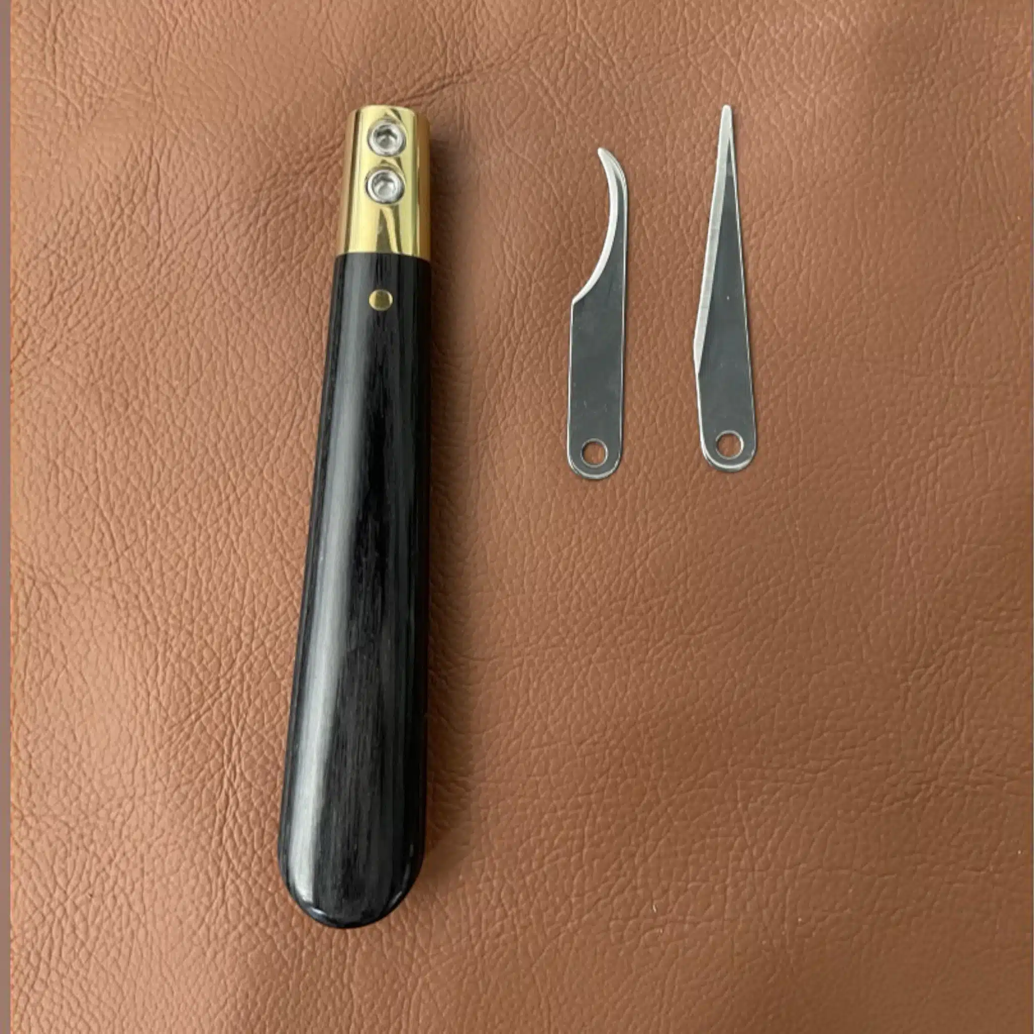 Kevin Lee interchangeable-blade pattern knife shown closed and assembled