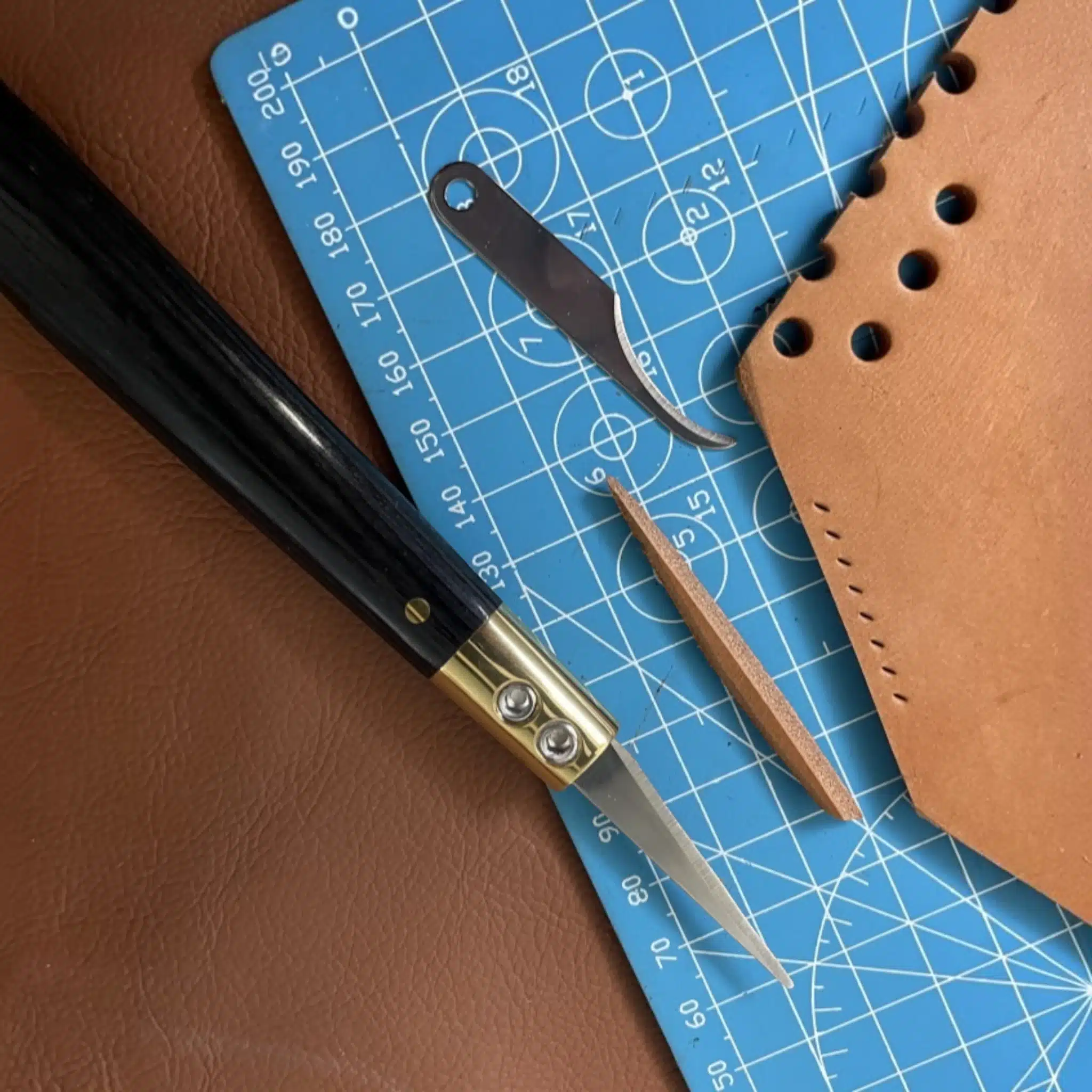Kevin Lee interchangeable-blade pattern knife shown on a workbench