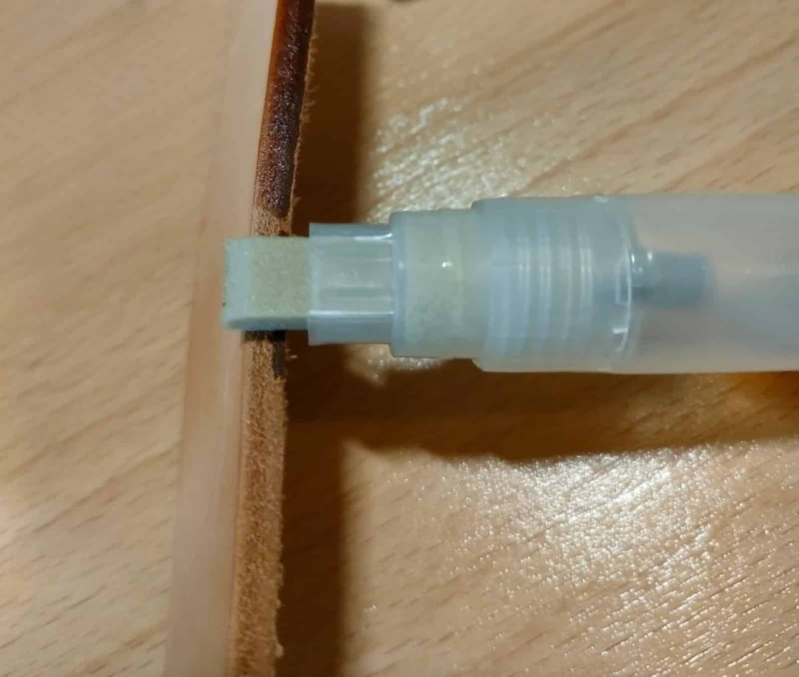 Kevin Lee leather edge dye container pen with an 8mm flat applicator tip