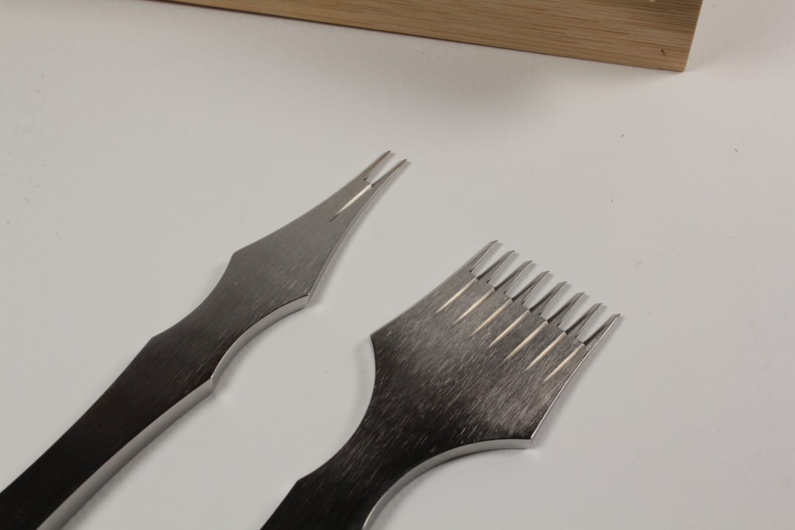 Kevin Lee 4mm French style pricking irons (2 and 8 tooth) teeth detail
